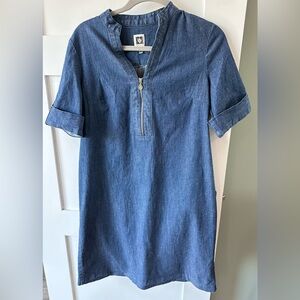ANNE KLEIN SHORT SLEEVE DENIM DRESS WITH GOLD LION EMBLEM ZIPPER -SIZE 4